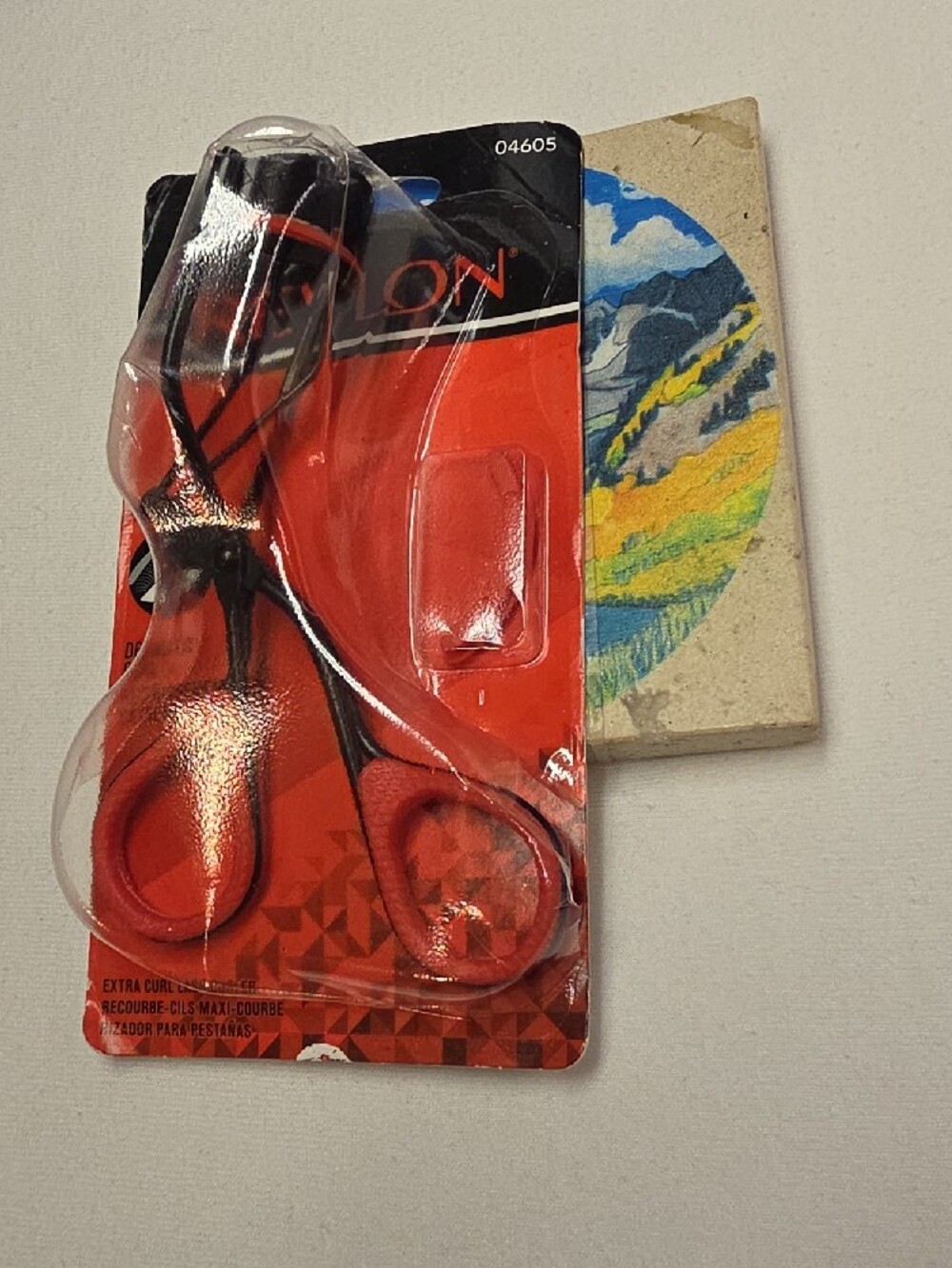 Revlon Black and Red Lash Curler - 04605 - Picture 3 of 5